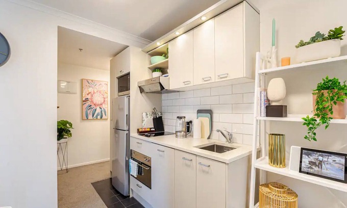 Grafton Apartment | Prime location - 2BR Urban retreat I Zodiak Stays