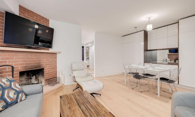 Garden District House | Prime Location 2BR with KingBed in Vibrant Toronto
