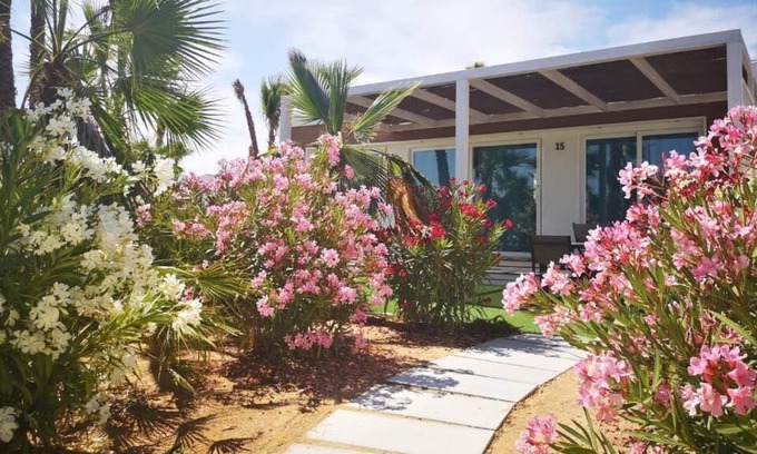 Crevillente House | Prime Location! 3 Family-friendly Cabins with Kitchens, 3 Swimming Pools!