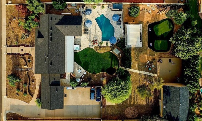 Paradise Valley Village House | Prime Location! 5000Sq'-Acre Pool/Game Room/Hot Tub/Putting Green/170+ 5★ratings