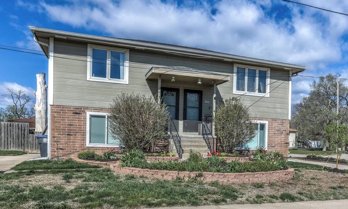 Council Bluffs House | Prime Location Duplex - Steps away from Park and Bob Kerrey Pedestrian Bridge.