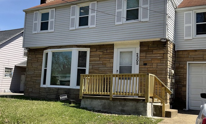 Youngstown House | Prime location:Downtown/Campus