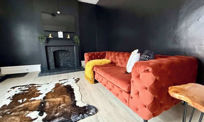 Italian Village House | PRIME Location - Free Parking - Top Rated