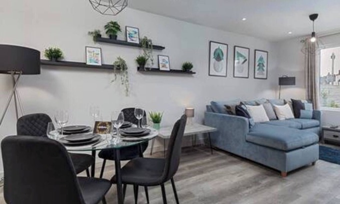 Sheffield House | Prime Location, Modern 2BR House