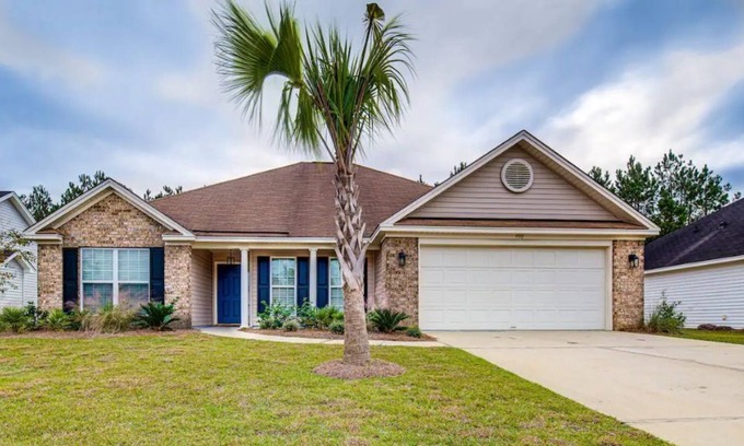 Pooler House | PRIME Location in Pooler, Spacious w Outdoor Oasis