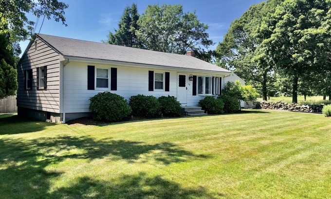 Narragansett House | Prime location minutes to Narragansett Beach and Pier.