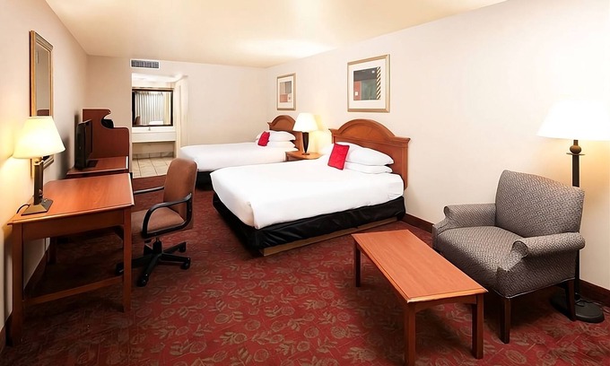 St. George Hotel | Prime Location! Onsite Pool, Free Parking, Breakfast, Pets Allowed!
