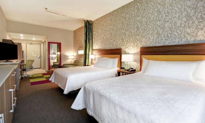 Jekyll Island Hotel | Prime Location! Outdoor Pool, Pet-Friendly Property, Free Breakfast!