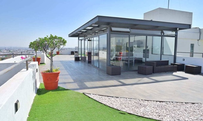 Lafayette Apartment | Prime Location: Pool, Rooftop, Parking, Speed WiFi