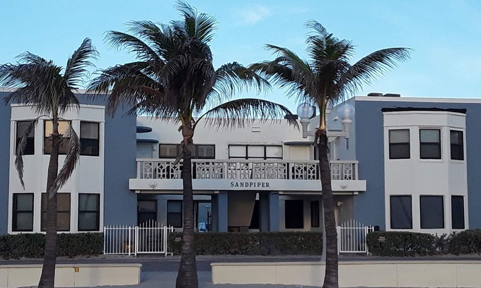 Hollywood Condo | *PRIME Location*PRIVATE House*Direct Bch Access*❤️ Brdwak* Free Park+2 bikesnn