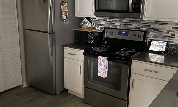 Delray Beach Apartment | Prime Location. Renovated Unit. Run by a Hospitality Professional. Many Perks+
