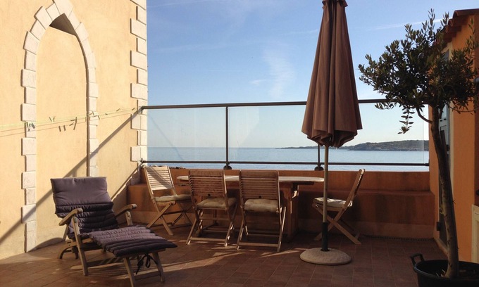 Algajola Apartment | Prime location right by the sea with huge terrace & balcony, ideal for families