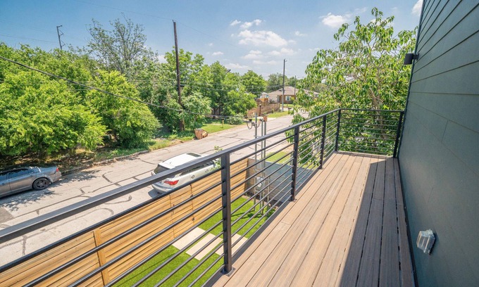 East MLK Apartment | Prime Location, SXSW, Monthly Stays - Daisy Lou