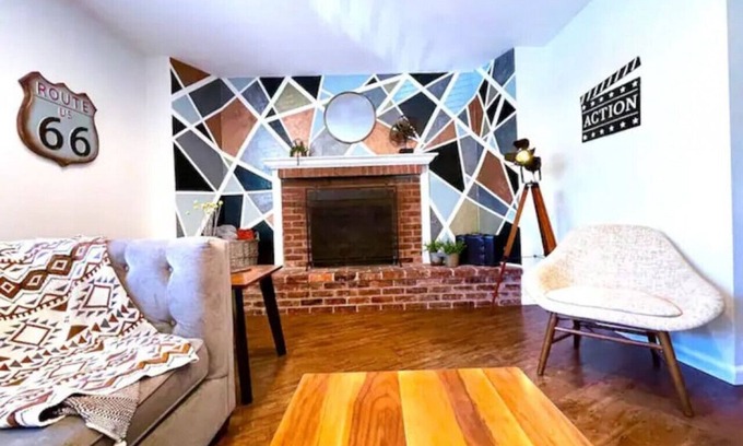 Southeastern Sacramento House | Prime Location-Walk to Land Park