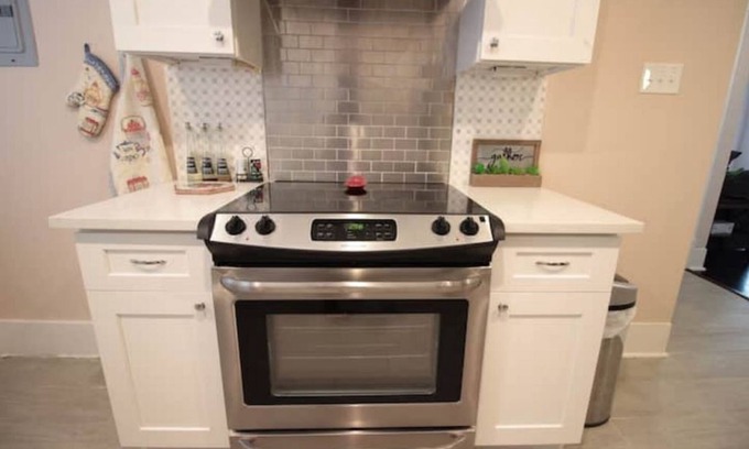 Mahncke Park House | Prime Location, Walk to All Best Known Attractions
