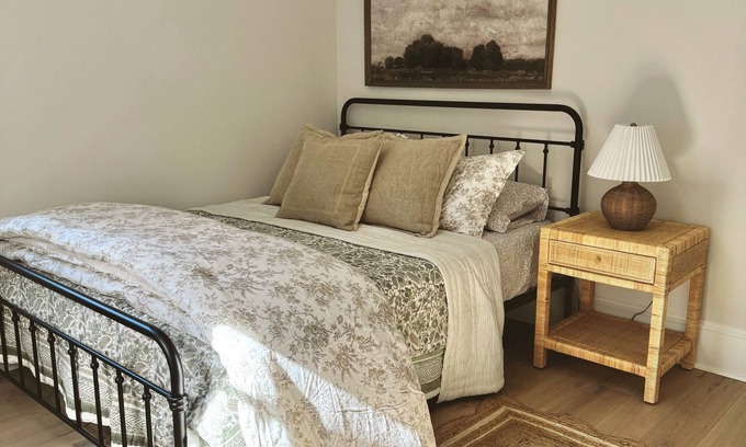 Bethesda Apartment | Prime location! Walkable Bethesda Terrace Apt