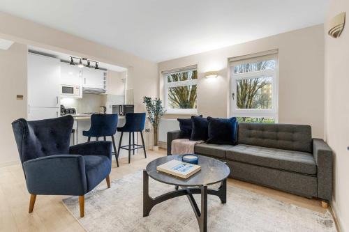 Queen's Park Apartment | Prime Location with Modern Comfort