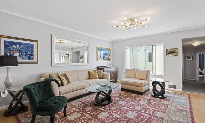 Eureka Valley Apartment | Prime Mid Century Flat in the Castro, In Unit Laundry, On Site Parking.