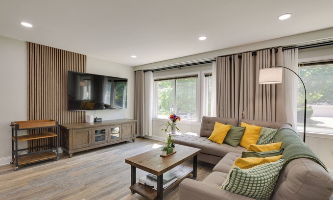 Oak Park Apartment | Prime Oak Park Location: Modern Home w/Yard!