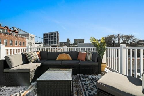 Old City Apartment | Prime Old City Condo Free Parking Skyline Views