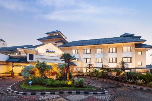 Cikampek Hotel | Prime Plaza Hotel Purwakarta