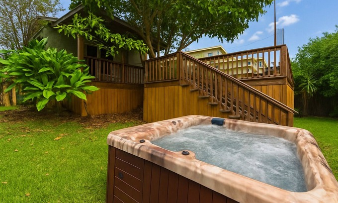 Port Tampa City House | Prime S Tampa Location with Hot Tub, Deck, Grill, Near Beach!