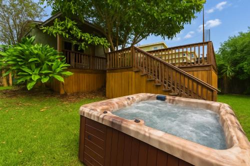 Port Tampa City House | Prime S Tampa with Hot Tub, Deck, Near Beach