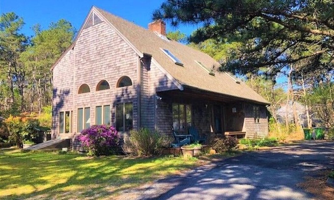 Wellfleet House | Prime Sept Week Available. Well-Appointed Sun filled Home on Quiet Street
