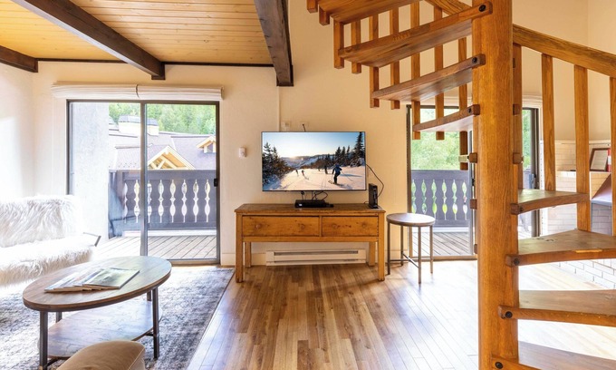 Ketchum Condo | Prime Ski-in/Ski-out Condo at Edelweiss