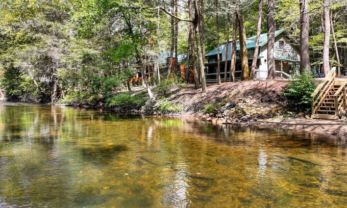 Suches Cabin | Prime Trout Water! River Front Cottage in the beautiful Blue Ridge Mountains.