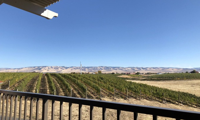 Milton-Freewater House | Prime Tum-A-Lum Ridge Retreat – Your Vineyard Escape in Walla Walla Wine Country