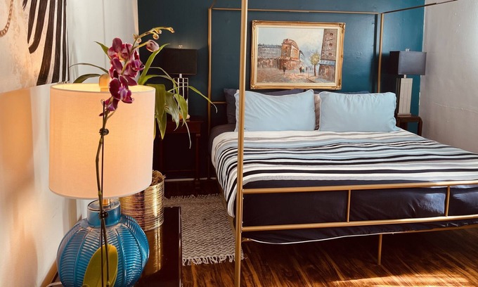 Tri-West Apartment | Prime WeHo King Bed Plant Filled Oasis with Large Outdoor Patio