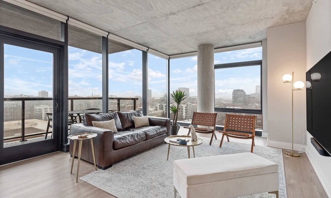 West Loop Apartment | Prime West Loop 2BR Apts + Event Convenience