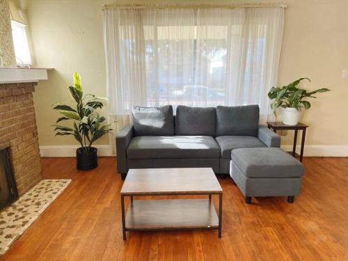 Cleveland Apartment | Primo Apartment 2 Bedroom 1 Bath Free Parking Airport Cleveland Clinic Fairview