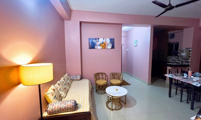 Sualkuchi Condo | Primrose - Aesthetic 2-bedroom condo with WiFi, AC with balcony