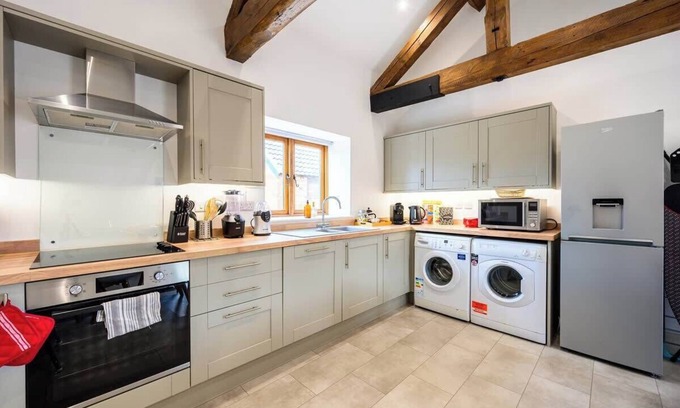 Wollerton Apartment | Primrose Barn : Hot Tub, Games Room, Pet Friendly