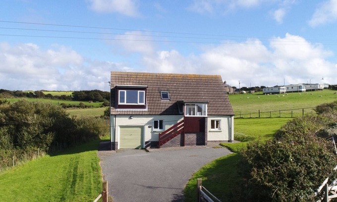 Roch Cottage | PRIMROSE COTTAGE, family friendly, with a garden in Newgale