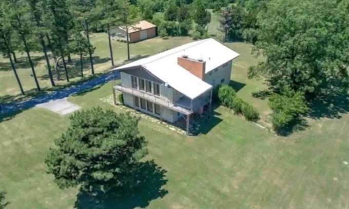 Davis House | Primrose Farmhouse (Near Turner Falls)