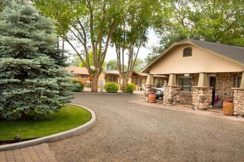 Chino Valley Hotel | Primrose Inn and Suites