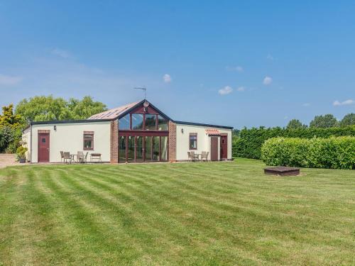 Great Hatfield House | Primrose - W43303