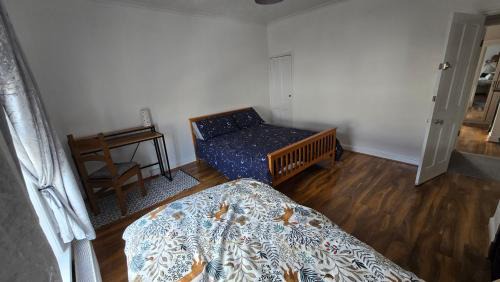 Alverstoke House | Prince Alfred , 3 bed slp 8 Dog-friendly Gosport town-house