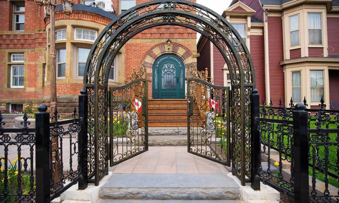 Queens Square Bed & Breakfast | Prince Inn