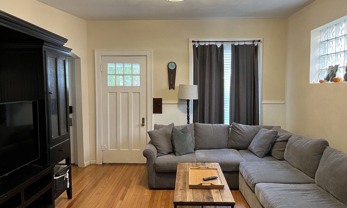 St. Louis House | Princeton Heights House & Yard Stylish~Safe~Walkable