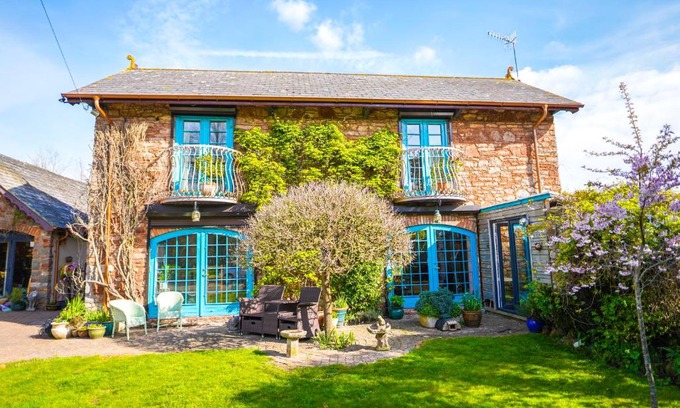 Winscombe House | Priory Barn