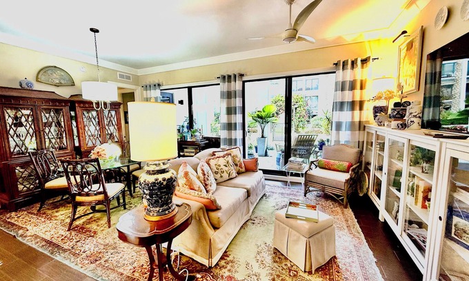 Redevelopment Area Condo | Pristine 2-bed condo +den w/daybed, a block and a half to Downtown Olde Naples.