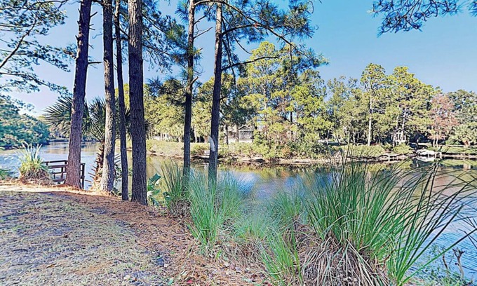 Palmetto Dunes Condo | Pristine 2B/2B Lagoon-View Villa w/Pool & Hot Tub,3-Minute Walk to Beach