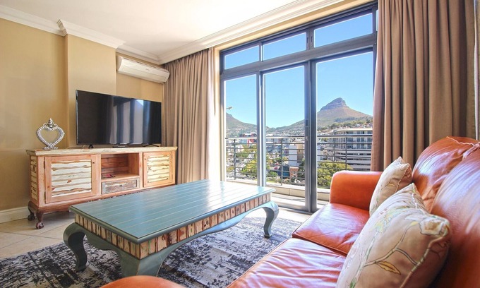 Cape Town City Centre Apartment | Pristine Apartment in the Heart of Cape Town