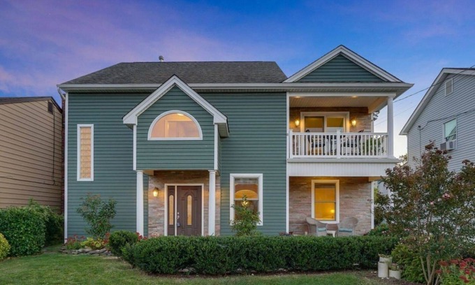 Wall House | Pristine Belmar Beach House - Perfect for couples and families