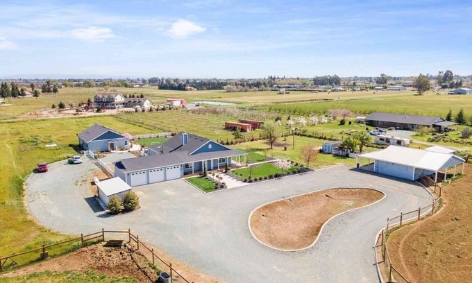 Acampo Other | Pristine Farmhouse in the Heart of Lodi Wine Country