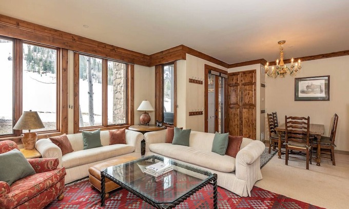 Highlands Townhomes Condo | Pristine - Highlands Slopeside 216 - Ski in/out